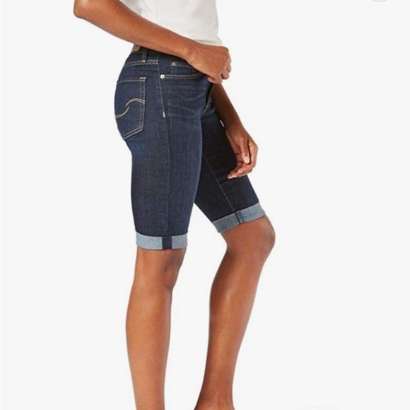 Sz6 Levi’s Signature Modern Skinny Shorts Dark Wash EUC - Picture 1 of 12